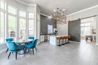 Oasis at Piney Point in Houston, TX - Building Photo - Building Photo