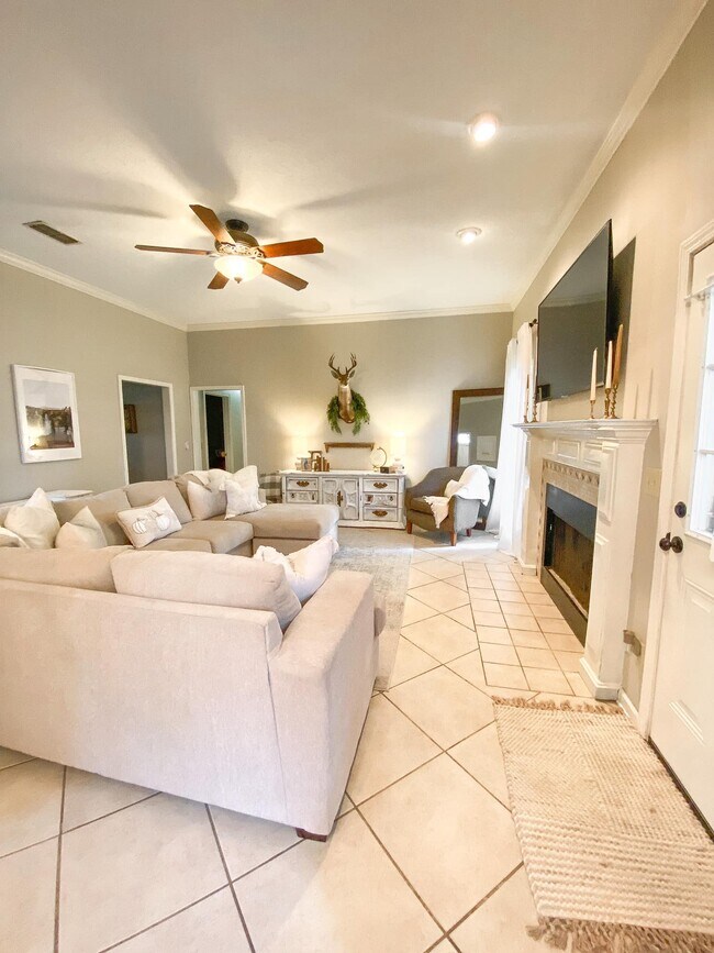 property at 125 N Chestnut Dr