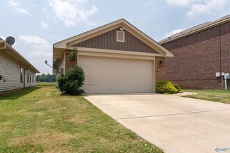 200 Bermuda Lakes Dr in Meridianville, AL - Building Photo - Building Photo
