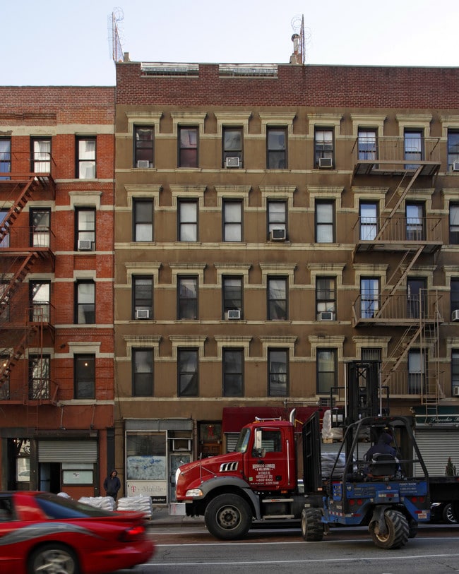 1750 First Ave in New York, NY - Foto de edificio - Building Photo