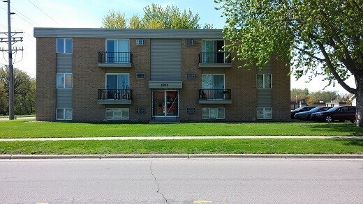 1711 Northway Dr in North Mankato, MN - Building Photo
