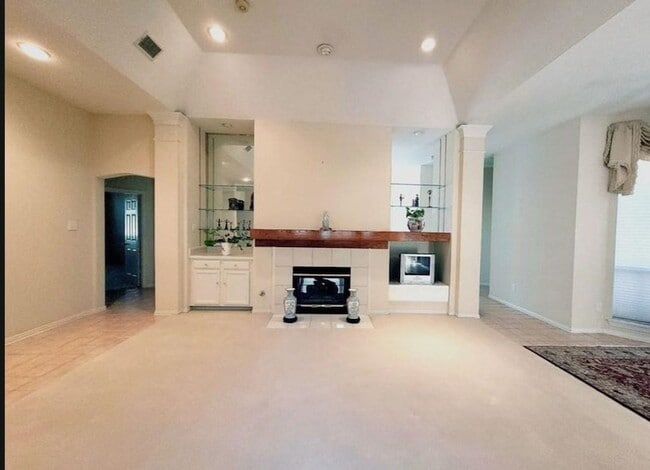 6401 Dakota Dr in Plano, TX - Foto de edificio - Building Photo