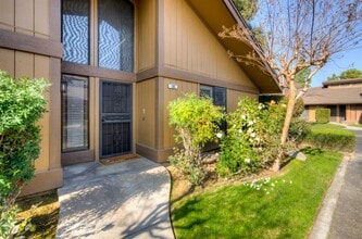 6260 N Palm Ave in Fresno, CA - Building Photo - Building Photo