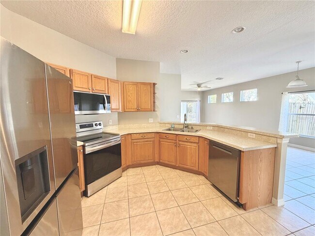 1044 Longville Cir in Tavares, FL - Building Photo - Building Photo