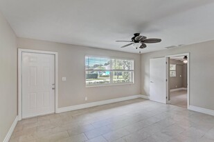 2545 Venice Dr in Palm Beach Gardens, FL - Building Photo - Building Photo