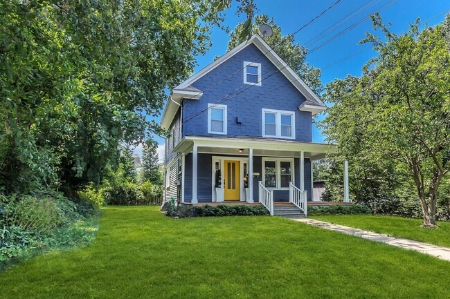 10 Dosoris Way in Glen Cove, NY - Building Photo - Building Photo