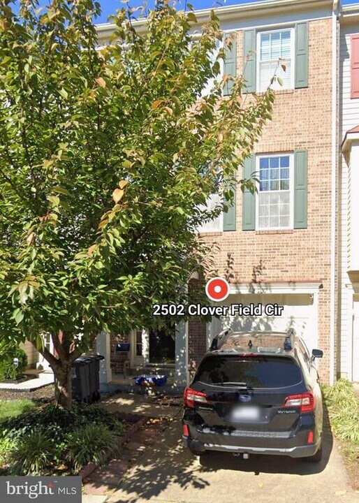 2502 Clover Field Cir in Herndon, VA - Building Photo