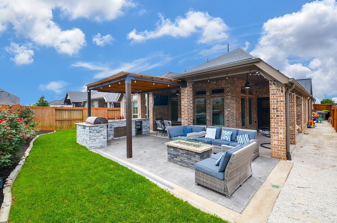 4515 Primrose Valley Ln in Fulshear, TX - Building Photo
