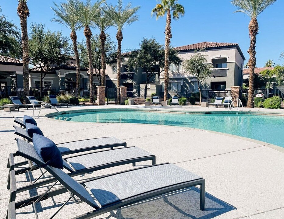 Club at Coldwater Springs in Avondale, AZ - Foto de edificio