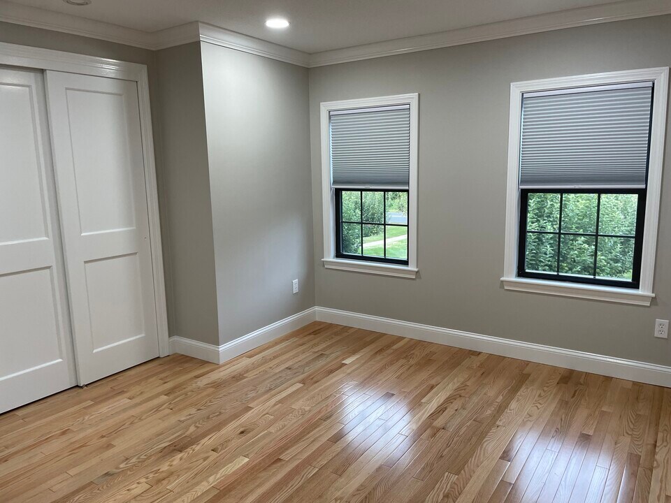 24 Spring St in Wethersfield, CT - Building Photo