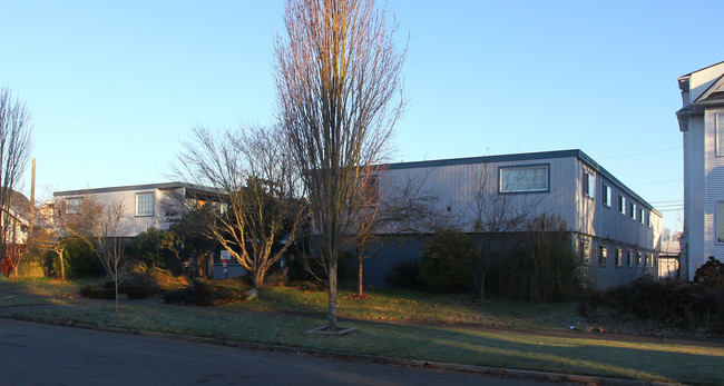 Maple Court Apartments in Tacoma, WA - Building Photo - Building Photo