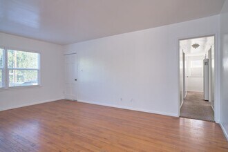 116 E Orchard St in Santa Maria, CA - Building Photo - Building Photo