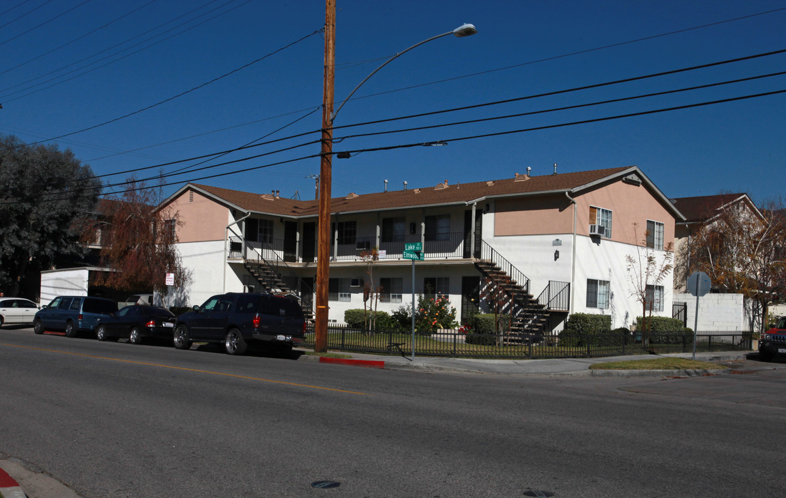 199 W Elmwood Ave in Burbank, CA - Building Photo