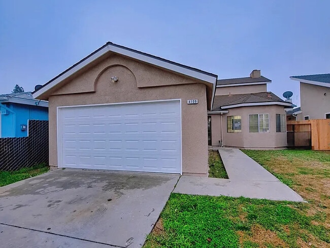 4109 W Cornell Ave in Fresno, CA - Foto de edificio - Building Photo