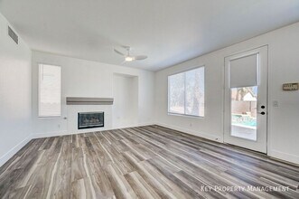 242 Farlin Cir in Henderson, NV - Building Photo - Building Photo