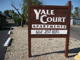 Yale Court in Phoenix, AZ - Building Photo