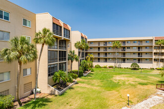 Lake Tarpon Sail Condos in Tarpon Springs, FL - Building Photo - Building Photo