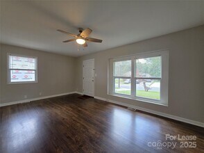 710 September Ln in Charlotte, NC - Building Photo - Building Photo