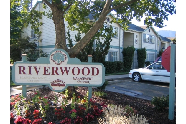 Riverwood Apartments in Grants Pass, OR - Foto de edificio