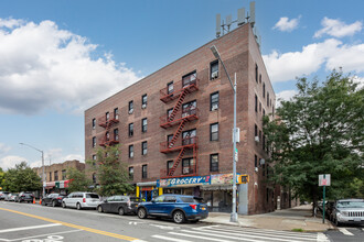 47-07 39th Street in Long Island City, NY - Building Photo - Building Photo