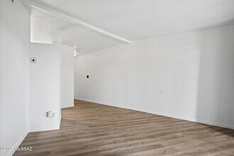 1505 W Roger Rd in Tucson, AZ - Building Photo - Building Photo