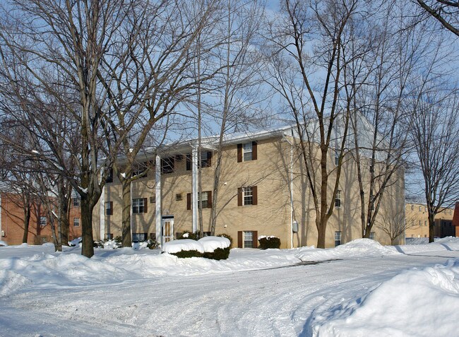 4611-4715 Sycamore Dr in Lorain, OH - Foto de edificio - Building Photo