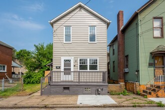 207 Fleet St in Rankin, PA - Building Photo - Building Photo