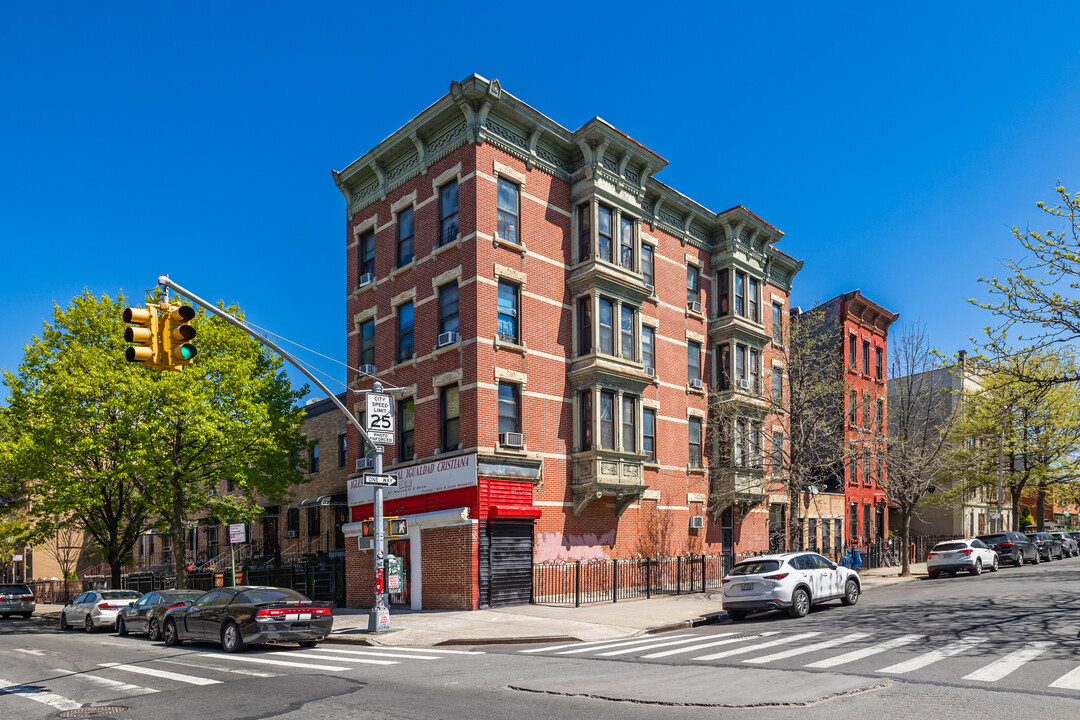 591 Kosciuszko St in Brooklyn, NY - Building Photo