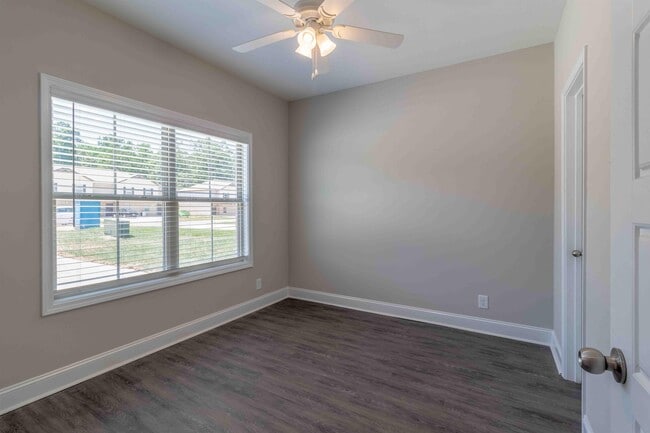 271 Smithson Ln in Clarksville, TN - Building Photo - Building Photo