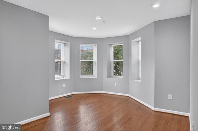 2917 13th St NW in Washington, DC - Foto de edificio - Building Photo