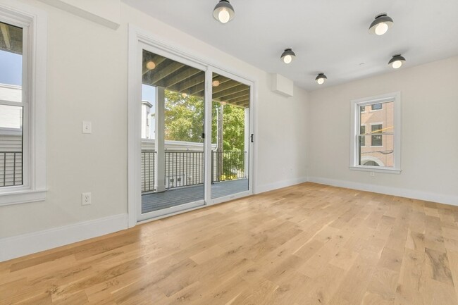 226 Princeton St-Unit -4 in Boston, MA - Building Photo - Building Photo