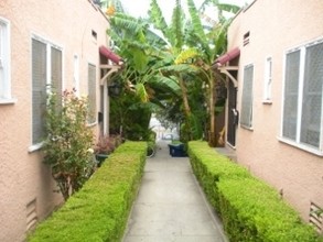 117 Rosemont Ave in Los Angeles, CA - Building Photo - Other