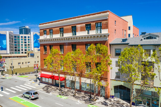 115 Valencia St in San Francisco, CA - Foto de edificio - Building Photo