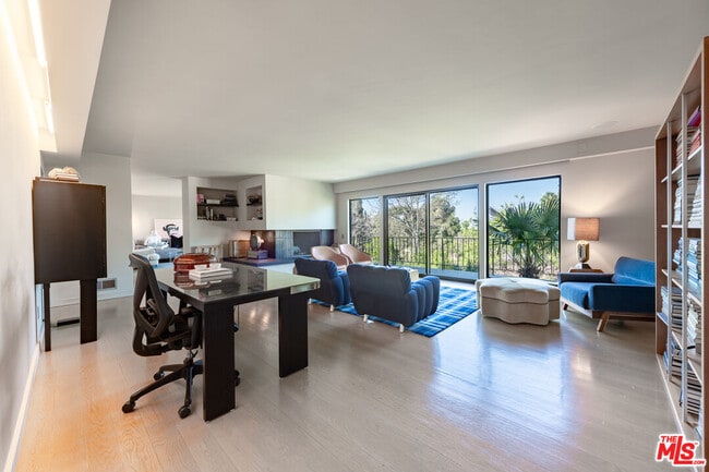 1860 Lucile Ave in Los Angeles, CA - Building Photo - Building Photo