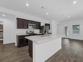 16821 Short Pnes Dr in Conroe, TX - Building Photo - Building Photo