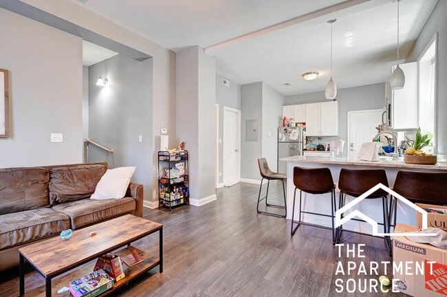 1302 N Greenview Ave, Unit 1