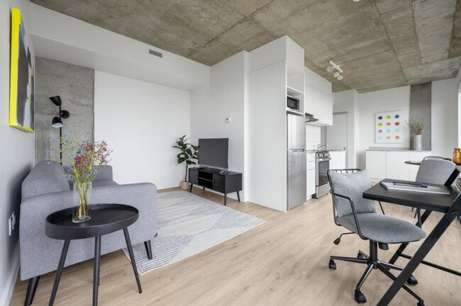 1555 Boul. René-Lévesque O