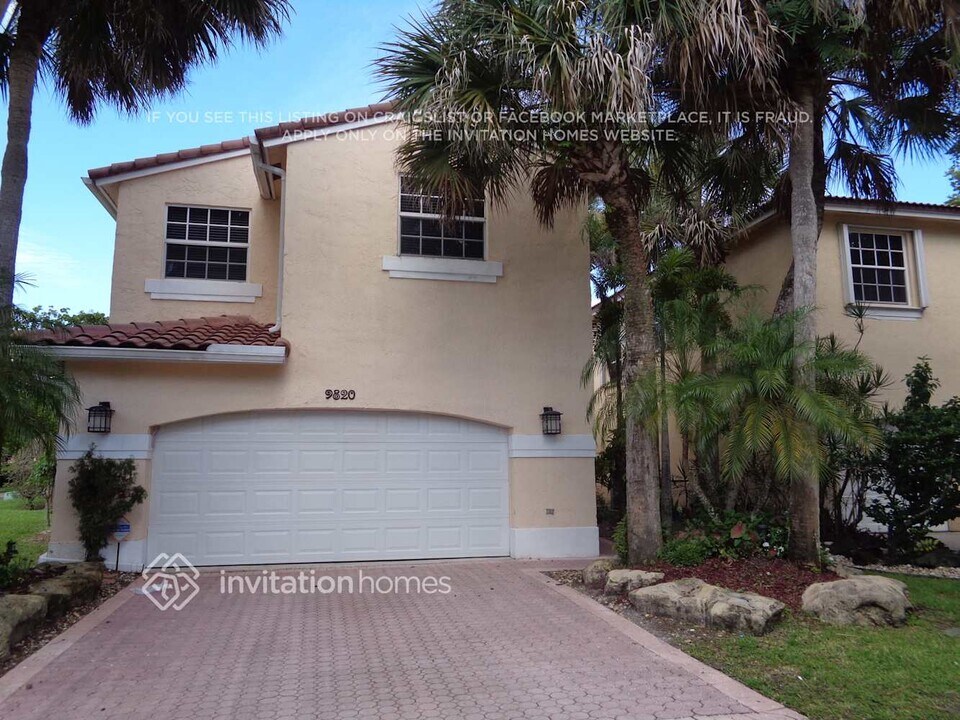 9820 Fairway Cove Ln in Plantation, FL - Building Photo
