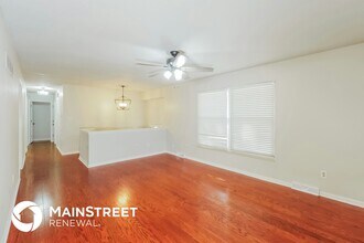 513 NE Grant Dr in Blue Springs, MO - Foto de edificio - Building Photo