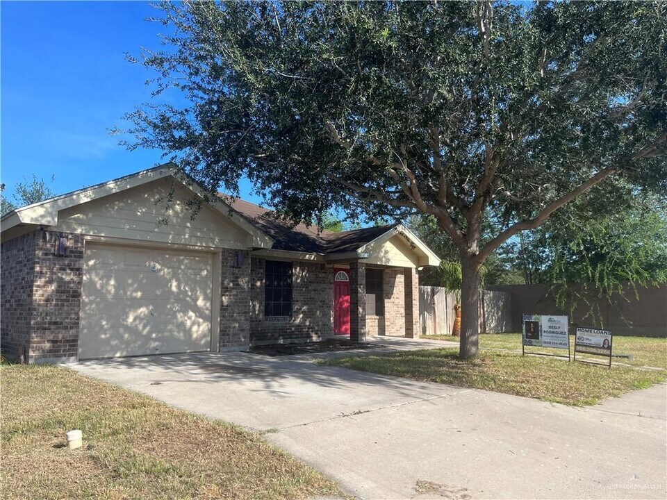 1419 Los Cielos Dr in San Juan, TX - Building Photo