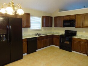 6448 Royal Cedar Dr in Dallas, TX - Foto de edificio - Building Photo