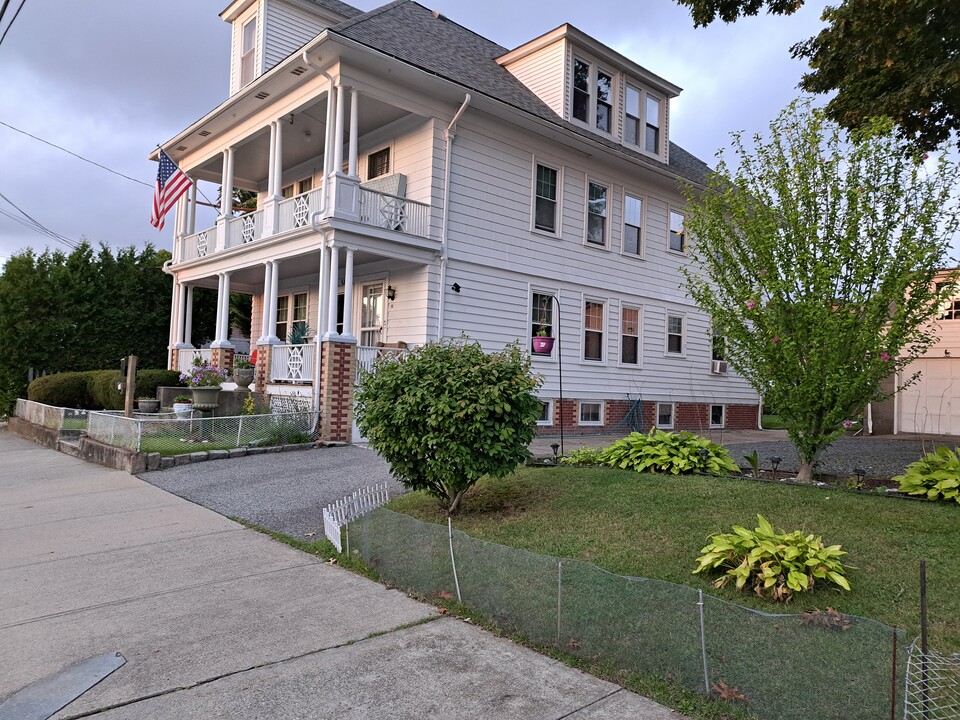 16 Harmony Dr, Unit lou in Providence, RI - Foto de edificio