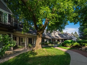 Yorktown Apartments in Madison, WI - Foto de edificio - Building Photo