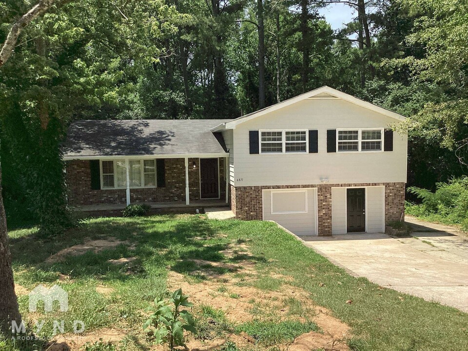 6871 Mystic Ln in Morrow, GA - Building Photo