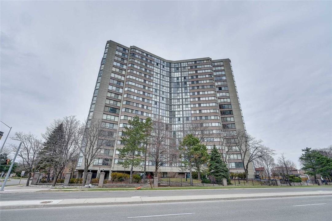 4235 Sherwoodtowne Blvd in Mississauga, ON - Building Photo
