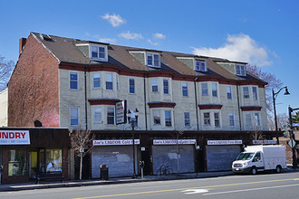 160 Broadway in Somerville, MA - Foto de edificio - Building Photo