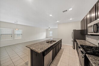 2516 Pearl Ct in Texas City, TX - Building Photo - Building Photo