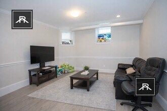 1340 Commonwealth Ave, Unit B in Boston, MA - Building Photo - Building Photo