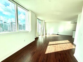 253 NE 2nd St in Miami, FL - Building Photo - Building Photo