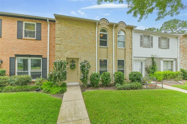 1352 Country Pl Dr